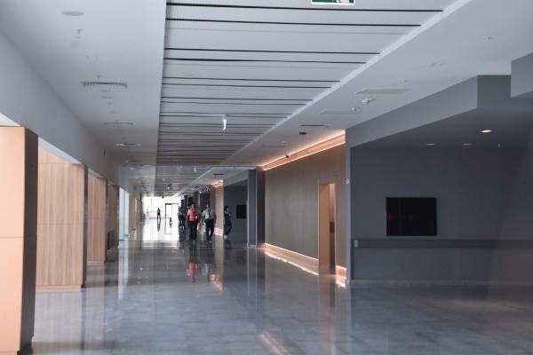 Ege'nin en büyük hastanesi açılış için gün sayıyor