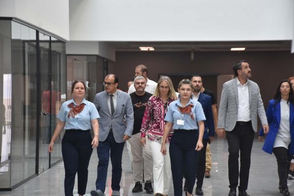 Ege'nin en büyük hastanesi açılış için gün sayıyor