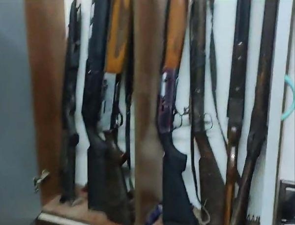 Evinde 35 silah ele geçirilen şüpheli tutuklandı