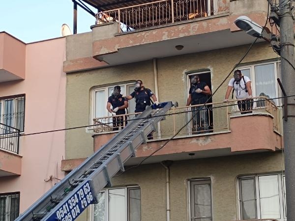 Evinde öldü, cansız bedeni yük asansörüyle taşındı