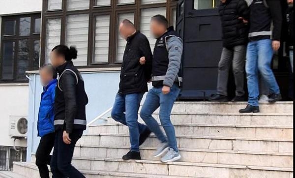 Hem vatandaşı, hem bankaları dolandırdılar