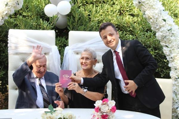 Huzurevinde tanışıp evlendiler
