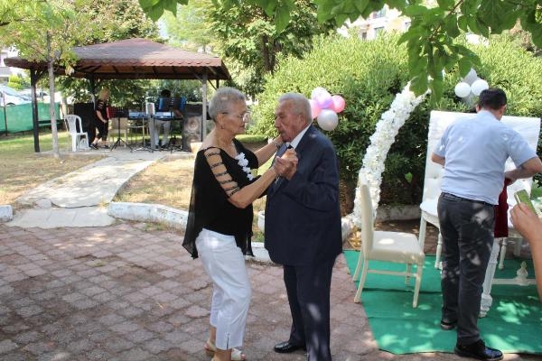 Huzurevinde tanışıp evlendiler