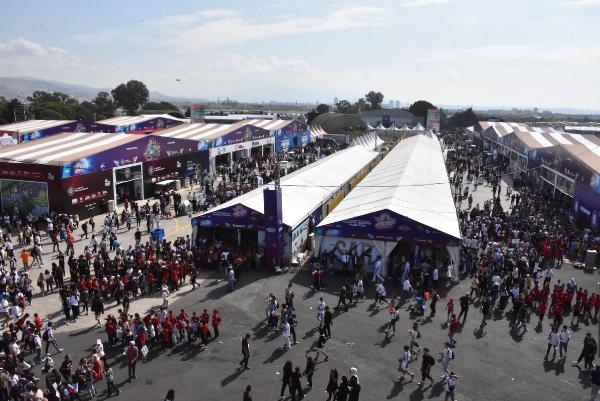 İzmir TEKNOFEST alanında izdiham