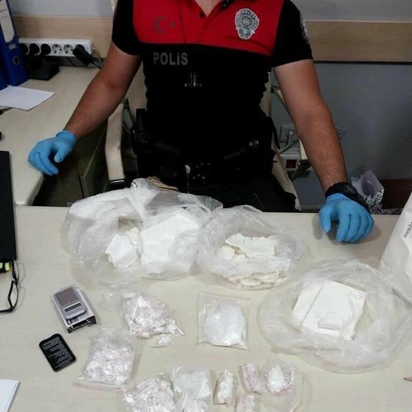 İzmir'de 1 kilo 470 gram kokain ele geçirildi