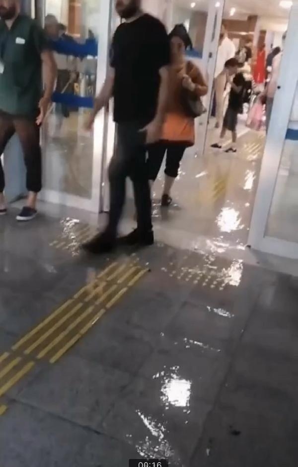 İzmir'de sağanak etkili oldu