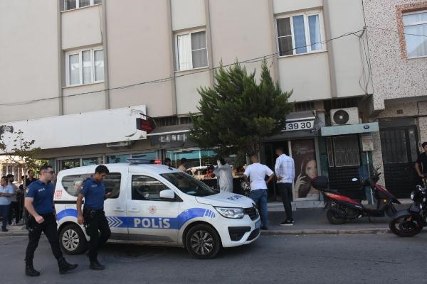 İzmir'de silahlı soygun anı kamerada