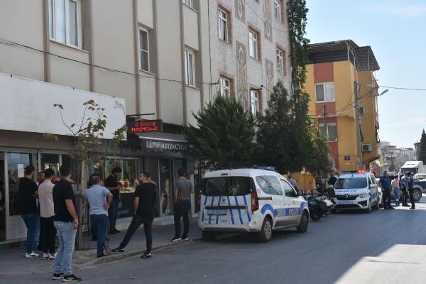 İzmir'de silahlı soygun anı kamerada