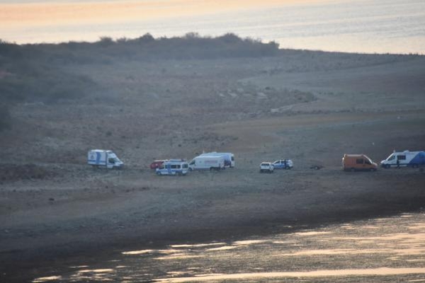 İzmir'de yangın helikopteri baraja düştü  