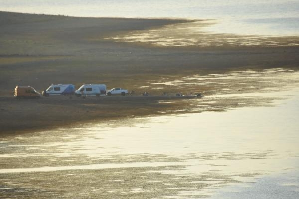 İzmir'de yangın helikopteri baraja düştü  