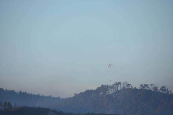 İzmir'de yangın helikopteri baraja düştü  