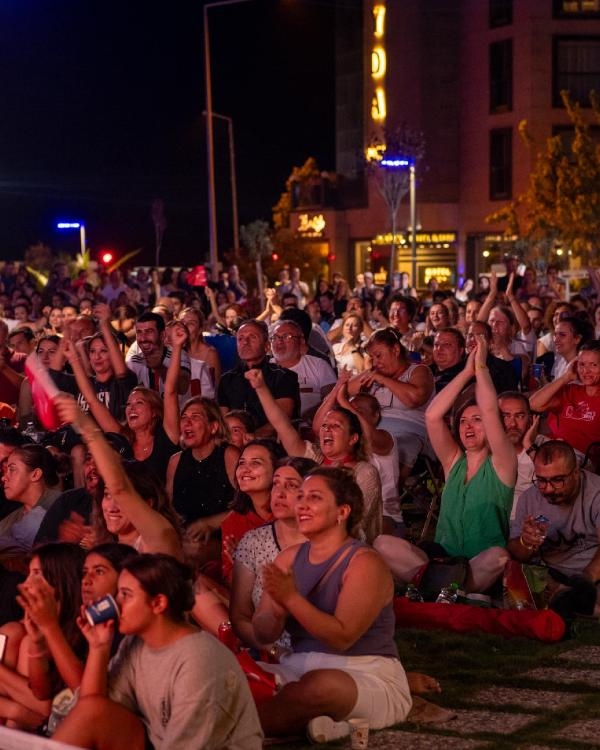 İzmir'in gururu Cansu Özbay
