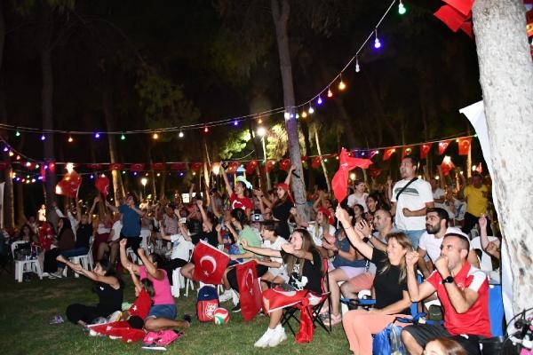 İzmir'in gururu Cansu Özbay