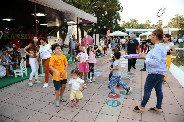 Karşıyaka'nın sokak şenliği ilçe sınırlarını aştı
