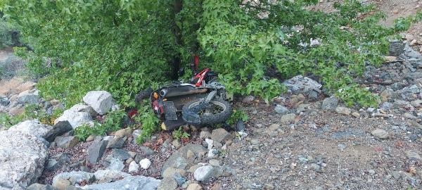 Kayıp motosikletli, uçurumda ölü bulundu