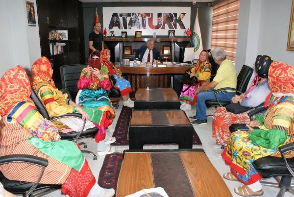 Kazak kız kardeşler doğdukları toprakları 61 yıl sonra ziyaret etti