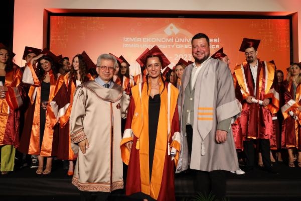 Lisansüstünde 185 kişiye 'lisansüstü' diploma