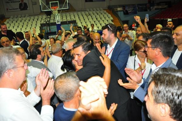 Manisa CHP'de Özgür Özel'in adayı il başkanı seçildi
