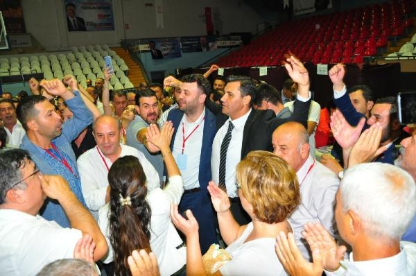 Manisa CHP'de Özgür Özel'in adayı il başkanı seçildi