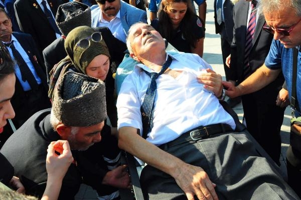 Manisa'da, kurtuluş yıl dönümü töreninde Kıbrıs gazisi fenalaştı