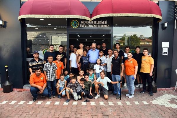 Menemen'de ünlü şef 100. yıl onuruna yemek dağıttı
