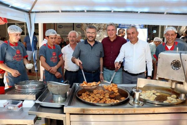Merhum Başbakan Adnan Menderes lokma hayrıyla anıldı