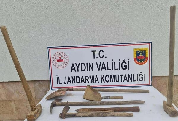 SİT alanındaki evde kaçak tarihi eser kazısı