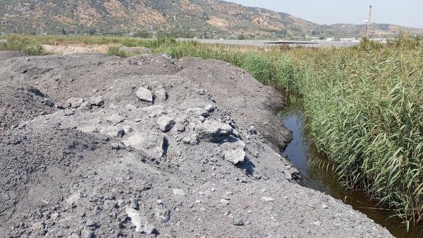 Söke'nin sulak alanlarına moloz tehdidi