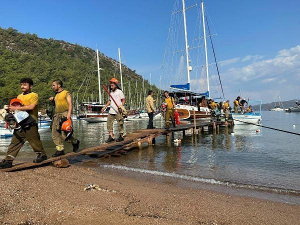 Yıldırımlar 1 günde 36 yangın çıkardı