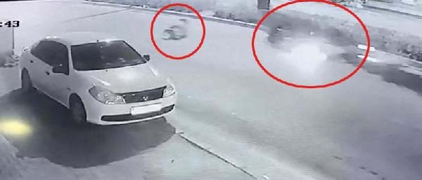1 kişinin öldüğü, motosiklet kazası kamerada