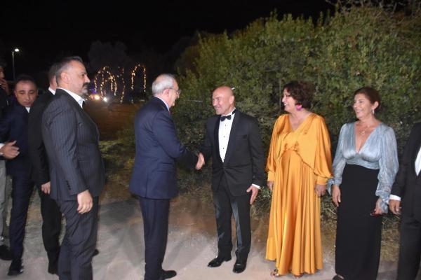 Başkan Tunç Soyer kızının nikahını kıydı