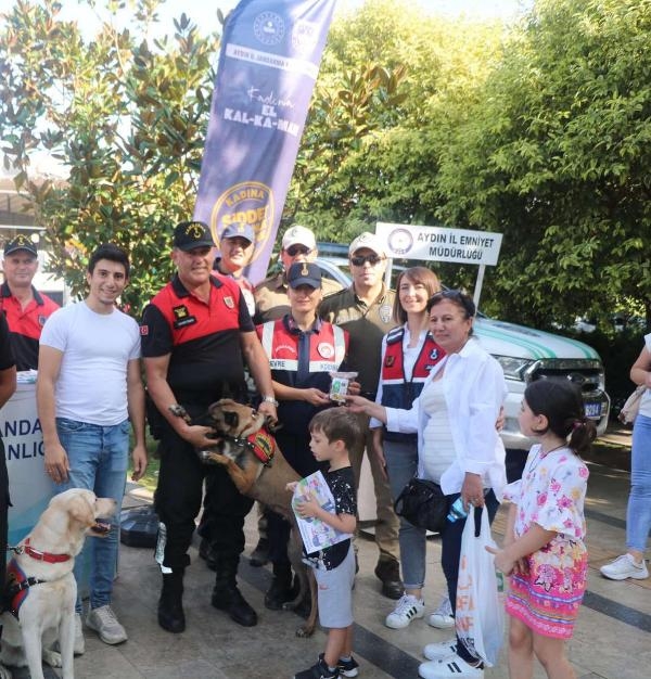 Buz adı adlı bomba köpeği, yangın tespit köpeği 'Şimşek'e ilgi
