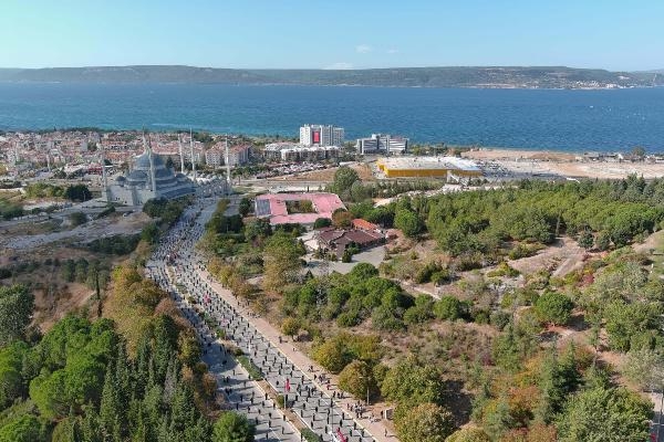 Çanakkale'de 2023 kişi zeybek oynadı