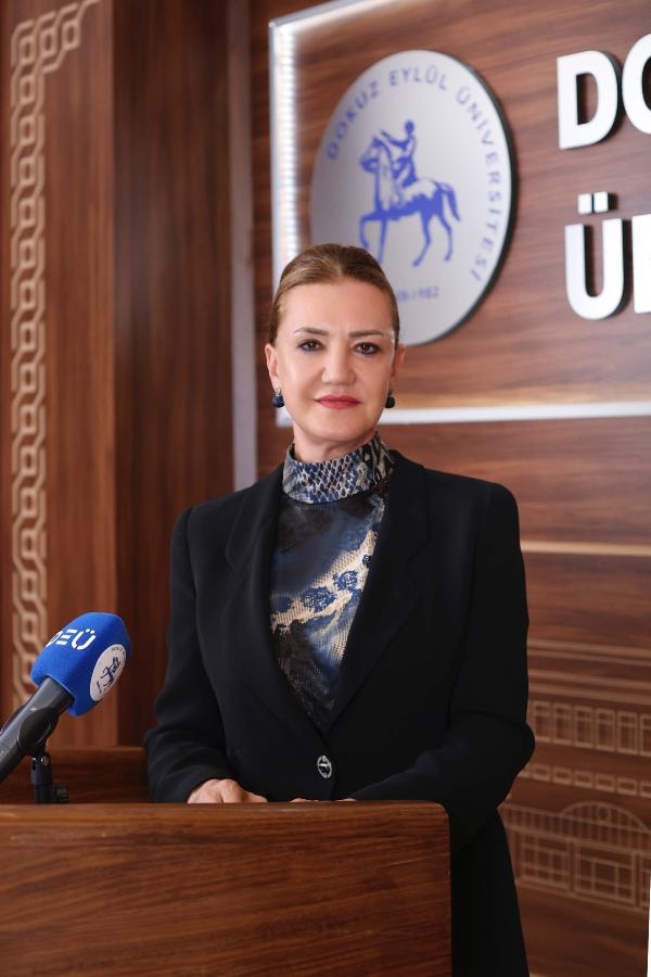 DEÜ'lü öğrenciler akademik yılın ilk dersini yaptı