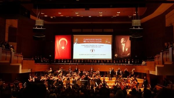 EGİAD'dan cumhuriyetin 100'üncü yılına özel konser