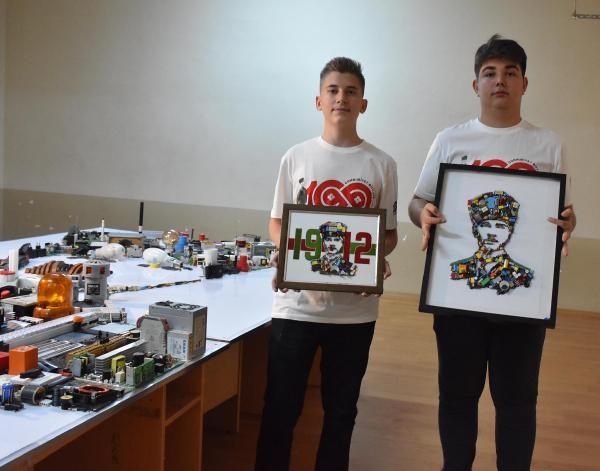 Eski elektrik ve elektronik malzemeler Atatürk portresi oldu