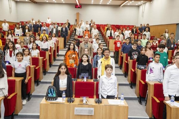 İzmir Çocuk Belediyesi ilk meclis toplantısını yaptı