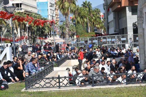 İzmir'de cuma namazı sonrası İsrail'e tepki
