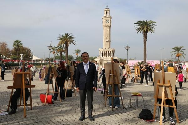 İzmir'de Cumhuriyetin 100. yılına özel canlı resim performansı