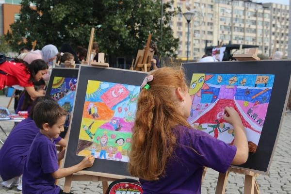 İzmir'de Cumhuriyetin 100. yılına özel canlı resim performansı