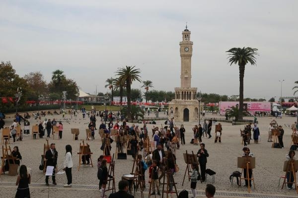 İzmir'de Cumhuriyetin 100. yılına özel canlı resim performansı