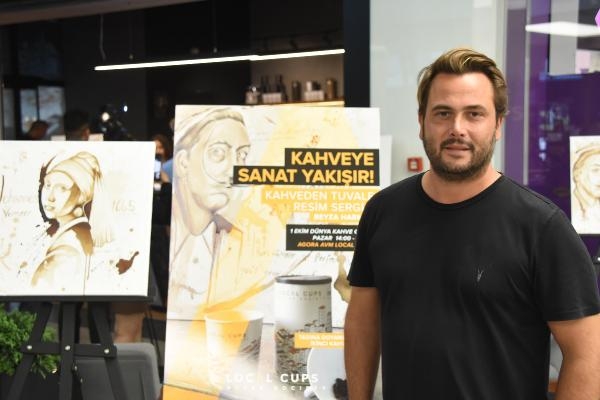 İzmir'de kahve posasından yapılan resimler sergileniyor