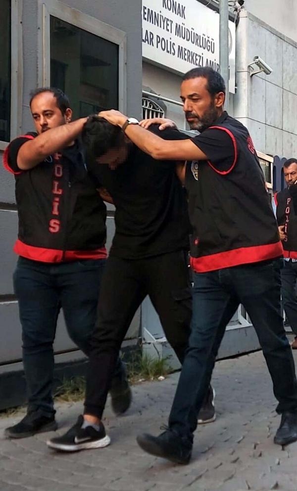 İzmir'de Kuran-ı Kerim'in yırtan sanığa 10 ay hapis
