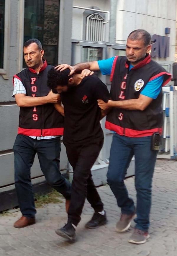 İzmir'de Kuran-ı Kerim'in yırtan sanığa 10 ay hapis