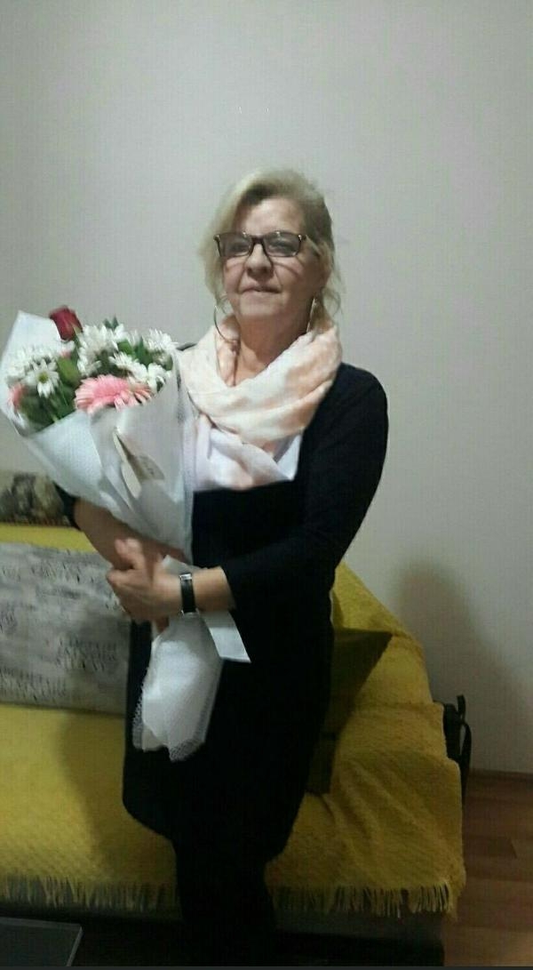 Kapısı açık minibüsten düşen kadın öldü