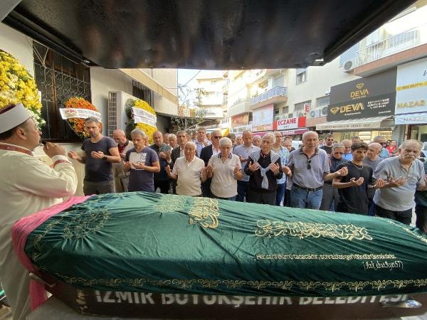 Kapısı açık minibüsten düşen kadın öldü