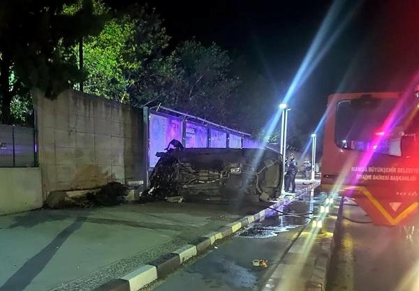 Manisa'da otomobil devrildi; 1 ölü, 2 yaralı
