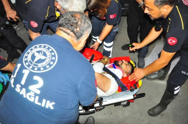 Yolcu otobüsü üzüm bağına uçtu: 15 yaralı