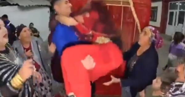 Yuh sana! Kızını satan baba!