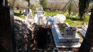 Koronadan ölen kadını gömmeye görevliler gelmedi